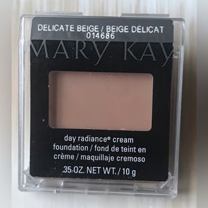 Mary Kay DELICATE BEIGE Day Radiance Cream Foundation